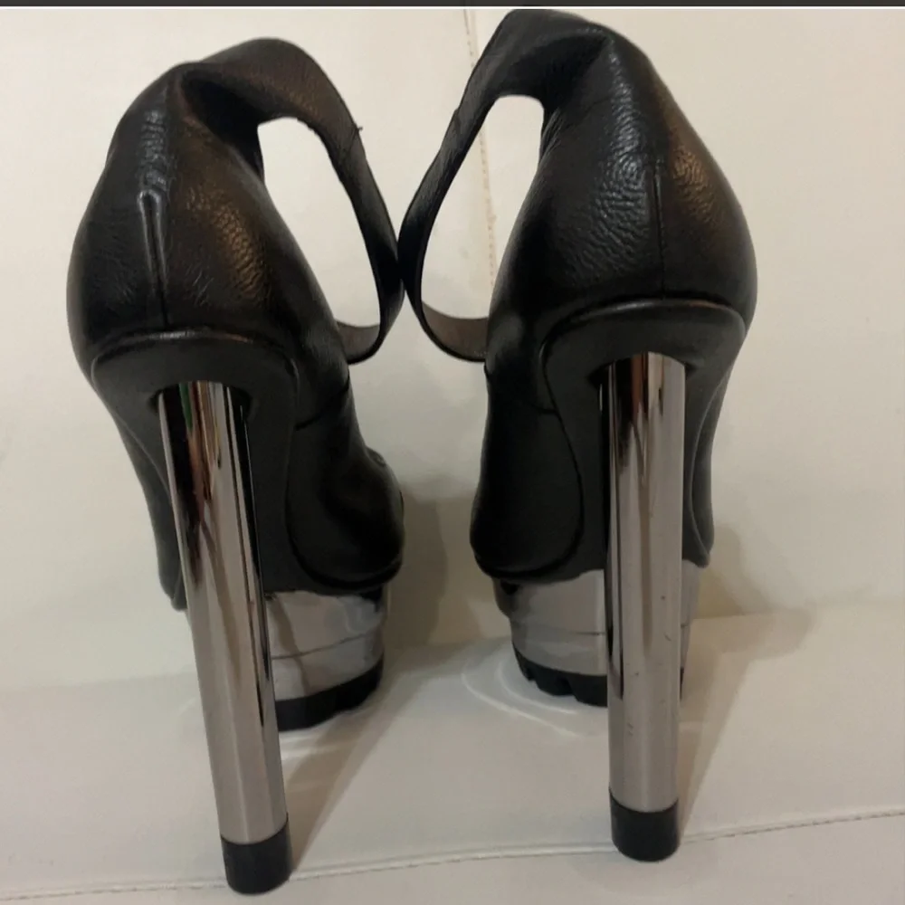 Vintage runway Calvin Klein Collection black leather heels metal platform 7.5
